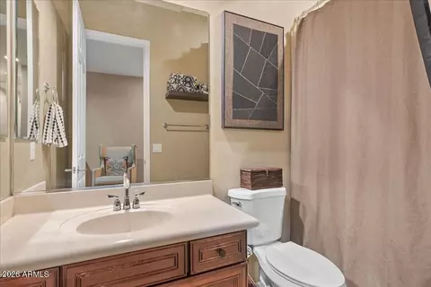 Bath - 6427 S Magic Ct, Gilbert, AZ 85298 photo 7 of 8