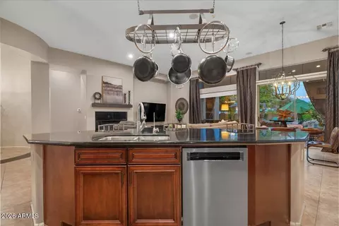 Kitchen - 6427 S Magic Ct, Gilbert, AZ 85298 photo 4 of 5