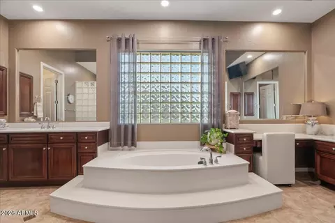 Bath - 6427 S Magic Ct, Gilbert, AZ 85298 photo 2 of 8