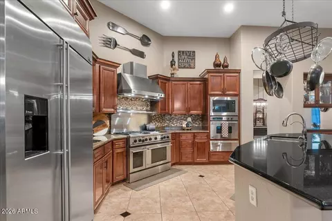 Kitchen - 6427 S Magic Ct, Gilbert, AZ 85298 photo 1 of 5