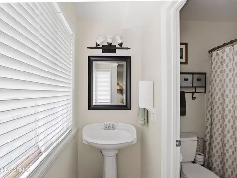 Bath - 1402 E Osborn Rd #2, Phoenix, AZ 85014 photo 3 of 4