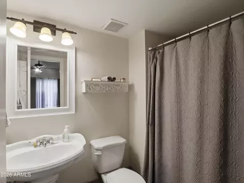 Bath - 1402 E Osborn Rd #2, Phoenix, AZ 85014 photo 2 of 4