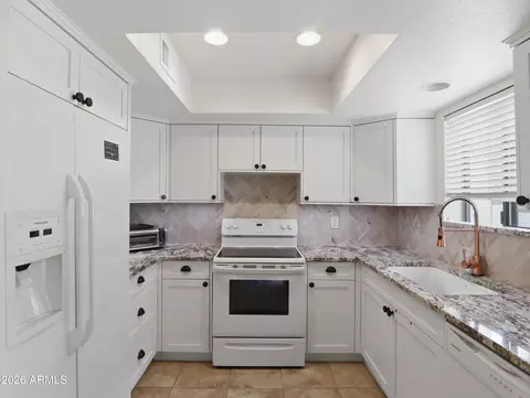 Kitchen - 1402 E Osborn Rd #2, Phoenix, AZ 85014 photo 1 of 2