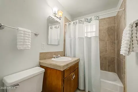 Bath - 820 E Butler Dr, Phoenix, AZ 85020 photo 2 of 2