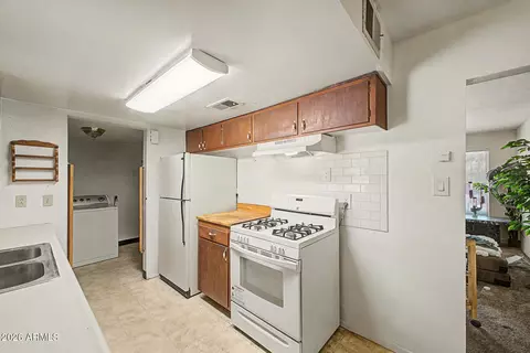 Kitchen - 820 E Butler Dr, Phoenix, AZ 85020 photo 3 of 3
