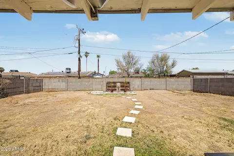 Exterior - 820 E Butler Dr, Phoenix, AZ 85020 photo 7 of 8