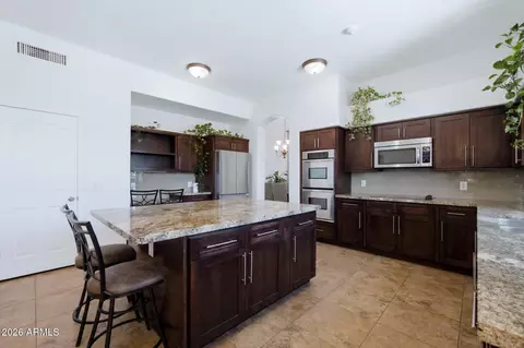 Kitchen - 4601 E Ramuda Dr, Phoenix, AZ 85050 photo 4 of 6