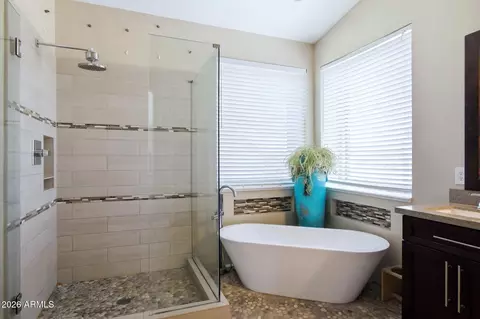 Bath - 4601 E Ramuda Dr, Phoenix, AZ 85050 photo 3 of 5