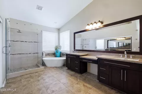 Bath - 4601 E Ramuda Dr, Phoenix, AZ 85050 photo 2 of 5