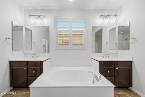 Bath - 1447 E Warbler Rd, Gilbert, AZ 85297 photo 2 of 4