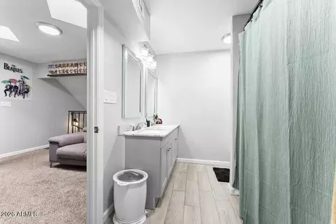Bath - 427 E Ironwood Dr, Phoenix, AZ 85020 photo 1 of 3