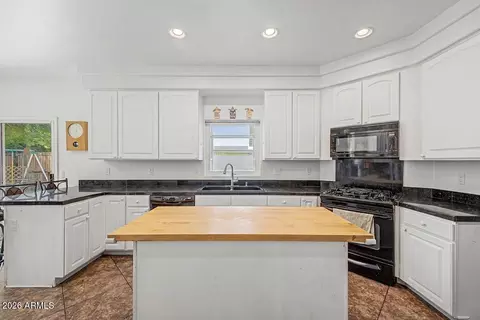 Kitchen - 6022 N 5th Pl, Phoenix, AZ 85012 photo 2 of 2