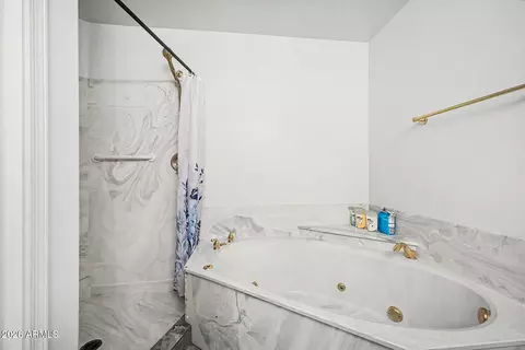 Bath - 6022 N 5th Pl, Phoenix, AZ 85012 photo 3 of 4