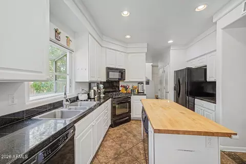 Kitchen - 6022 N 5th Pl, Phoenix, AZ 85012 photo 1 of 2