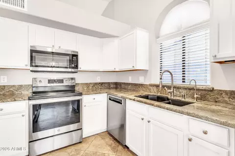 Kitchen - 1113 E Betsy Ln, Gilbert, AZ 85296 photo 2 of 4