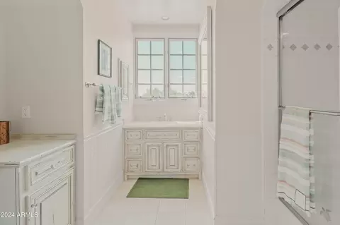 Bath - 5915 E Arcadia Ln, Phoenix, AZ 85018 photo 4 of 4