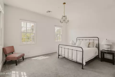 Bedroom - 5915 E Arcadia Ln, Phoenix, AZ 85018 photo 3 of 4