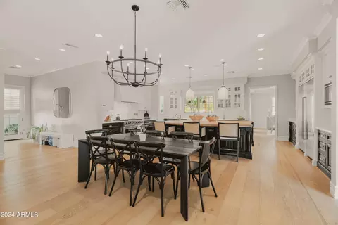 Dining - 5915 E Arcadia Ln, Phoenix, AZ 85018 photo 2 of 2