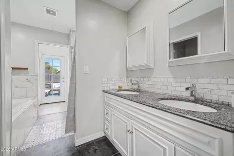 Bath - 3632 E Sunnyside Dr, Phoenix, AZ 85028 photo 1 of 3