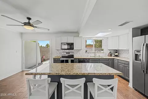 Kitchen - 3632 E Sunnyside Dr, Phoenix, AZ 85028 photo 3 of 3