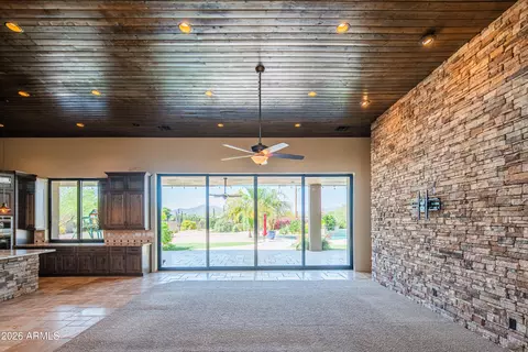 1110 W Creek Canyon Rd, Phoenix, AZ 85086