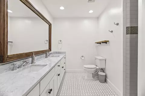 Bath - 3433 E Pasadena Ave, Phoenix, AZ 85018 photo 3 of 3