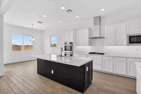 Kitchen - 8121 E Renata Ave, Mesa, AZ 85212 photo 3 of 4