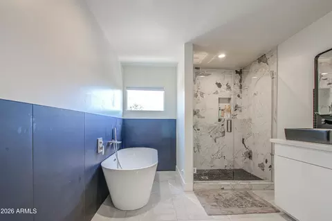Bath - 1261 E Cambridge Ave, Phoenix, AZ 85006 photo 2 of 6