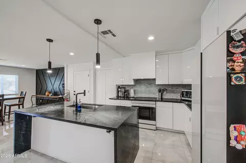 Kitchen - 1261 E Cambridge Ave, Phoenix, AZ 85006 photo 3 of 9