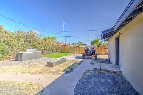 Exterior - 1261 E Cambridge Ave, Phoenix, AZ 85006 photo 3 of 5