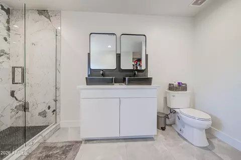 Bath - 1261 E Cambridge Ave, Phoenix, AZ 85006 photo 3 of 6
