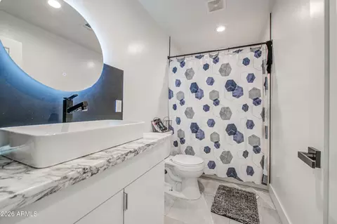 Bath - 1261 E Cambridge Ave, Phoenix, AZ 85006 photo 5 of 6