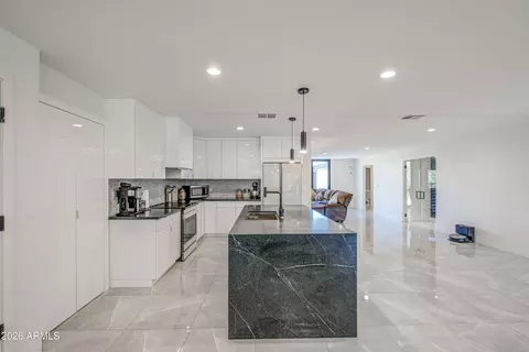 Kitchen - 1261 E Cambridge Ave, Phoenix, AZ 85006 photo 6 of 9