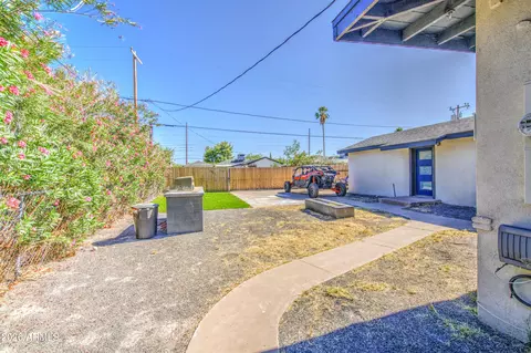 Exterior - 1261 E Cambridge Ave, Phoenix, AZ 85006 photo 4 of 5