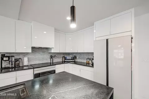 Kitchen - 1261 E Cambridge Ave, Phoenix, AZ 85006 photo 4 of 9