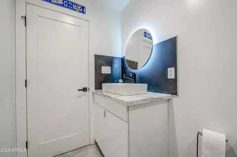 Bath - 1261 E Cambridge Ave, Phoenix, AZ 85006 photo 6 of 6