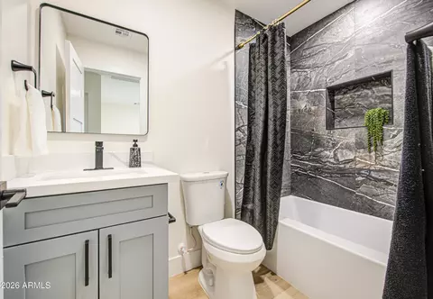 Bath - 920 E Pasadena Ave, Phoenix, AZ 85014 photo 1 of 7