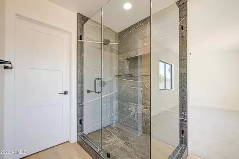 Bath - 920 E Pasadena Ave, Phoenix, AZ 85014 photo 7 of 7