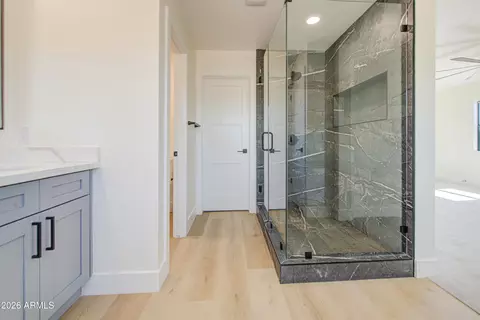 Bath - 920 E Pasadena Ave, Phoenix, AZ 85014 photo 6 of 7