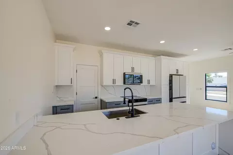 Kitchen - 920 E Pasadena Ave, Phoenix, AZ 85014 photo 3 of 3