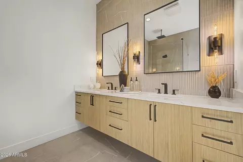Bath - 4032 Earll Dr, Phoenix, AZ 85018 photo 2 of 6