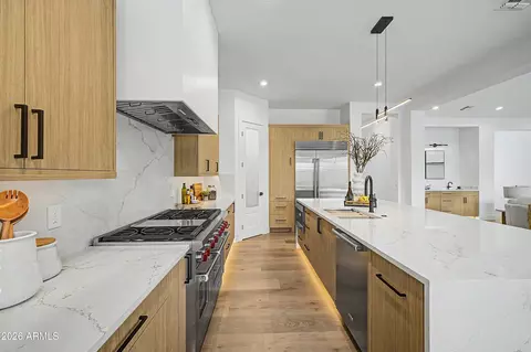 Kitchen - 4032 Earll Dr, Phoenix, AZ 85018 photo 3 of 4