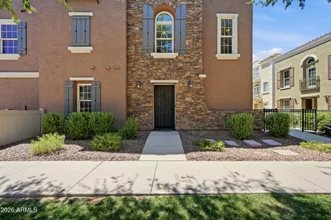 2774 S Balsam Dr, Gilbert, AZ 85295