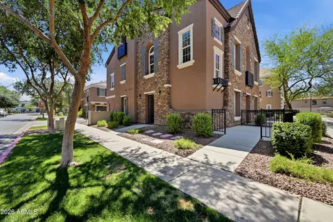2774 S Balsam Dr, Gilbert, AZ 85295