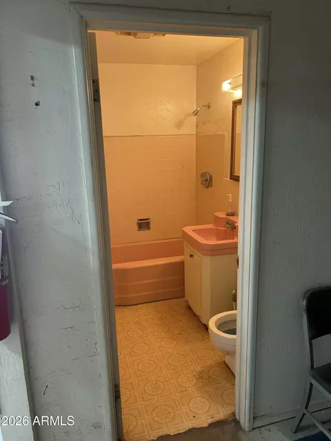 Bath - 2105 E Lone Cactus Dr, Phoenix, AZ 85024 photo 4 of 4