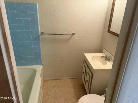 Bath - 2105 E Lone Cactus Dr, Phoenix, AZ 85024 photo 3 of 4