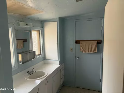 Bath - 2105 E Lone Cactus Dr, Phoenix, AZ 85024 photo 1 of 4