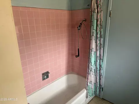 Bath - 2105 E Lone Cactus Dr, Phoenix, AZ 85024 photo 2 of 4