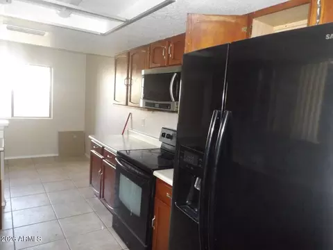 Kitchen - 7770 N 20th Ave, Phoenix, AZ 85021 photo 4 of 4