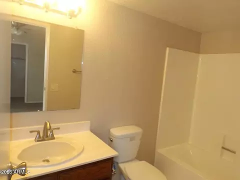 Bath - 7770 N 20th Ave, Phoenix, AZ 85021 photo 2 of 3